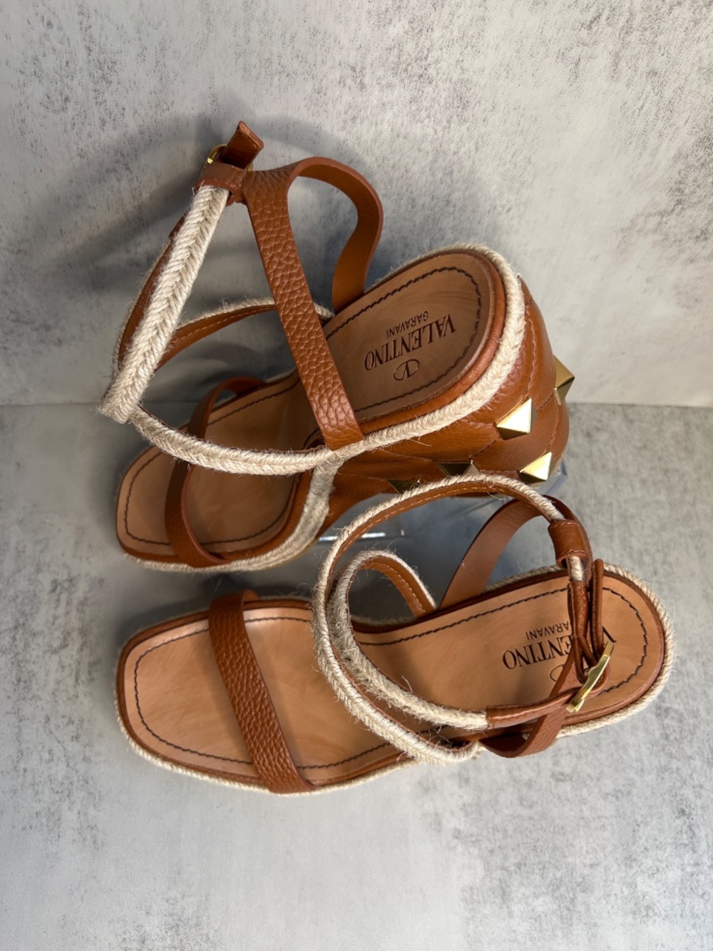 Valentino Garavani Roman Stud Espadrille Wedge Sandals in Size 38 - Picture 8 of 8